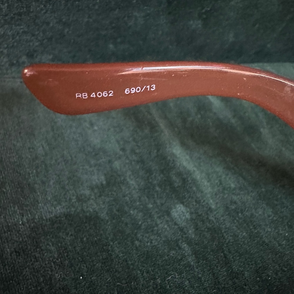 Vintage Y2K Ray Bans - Picture 5 of 7